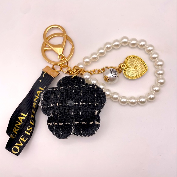 PEARLS + LACE CAMELLIA | Bag Charm | Keychain | Black (Brand New!) ✨ - Picture 7 of 7